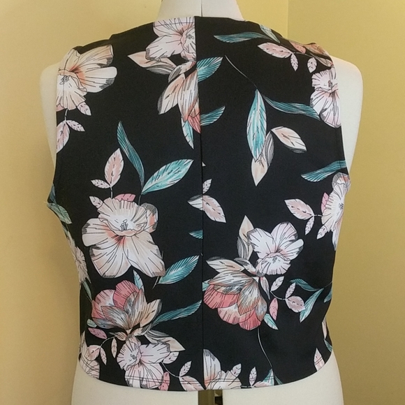 Decree hibiscus floral cut out crop top NWT Jrs + - Picture 3 of 6